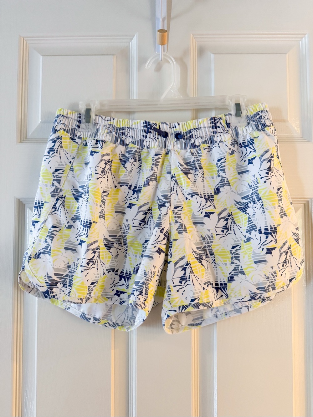Columbia Bogata Bay Running Shorts Medium M White Lime Blue Abstract Floral 3"